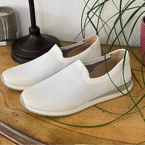 Naturalizer Lafayette White Sneakers Stretch Knit Shoes Slip-On Women's Size 10